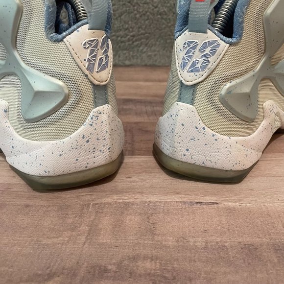 EXCLUSIVE Nike Lebron 13 Christmas 2015 Edition GS Size 7Y 824502 144 SHIPS ASAP - Picture 4 of 8